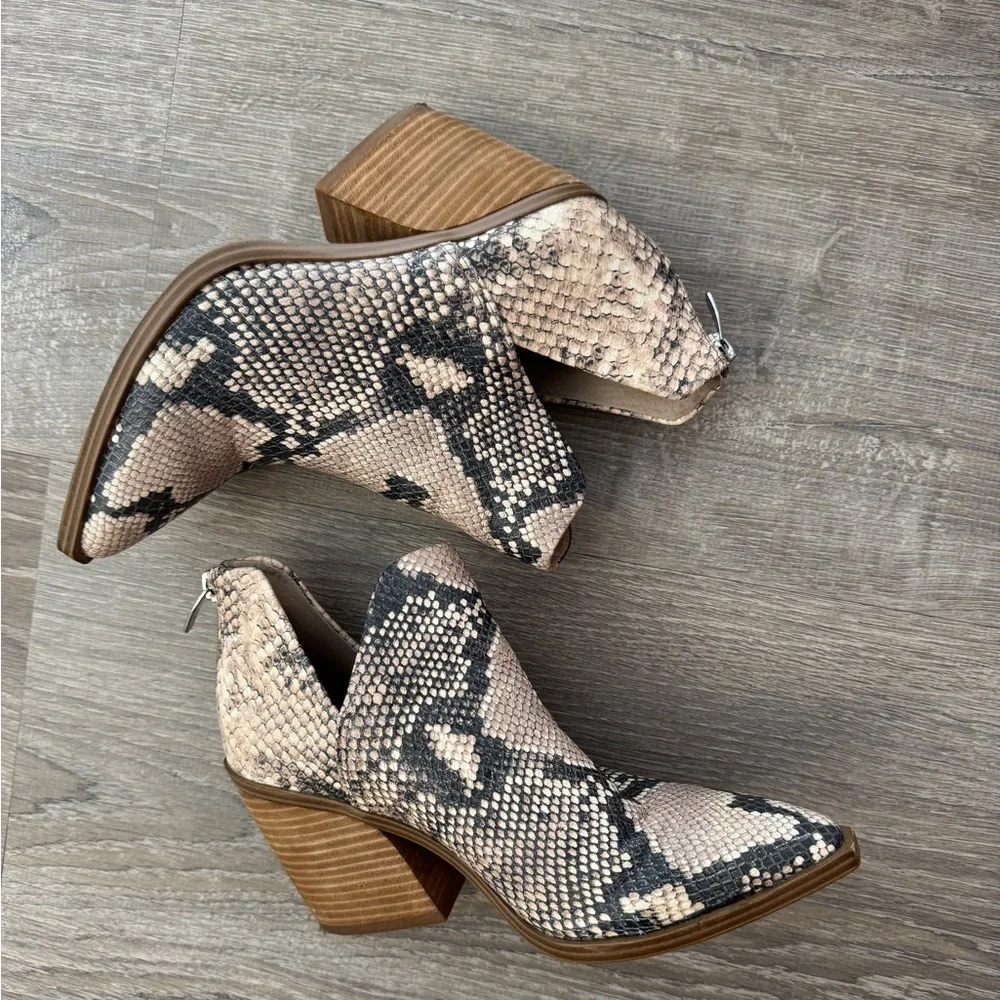 Steve Madden Camryn Snake Bootie Sz 7.5M